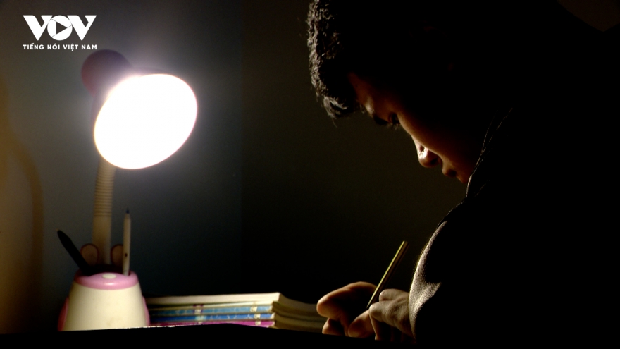 Tạm biệt giảng đường, viết đơn tình nguyện nhập ngũ